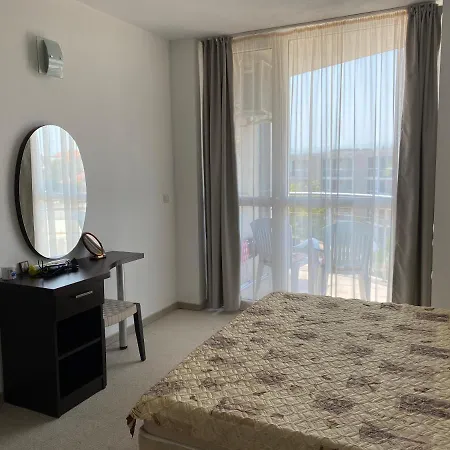 Апартамент у моря в Atlantis Resort&spa Lŭka